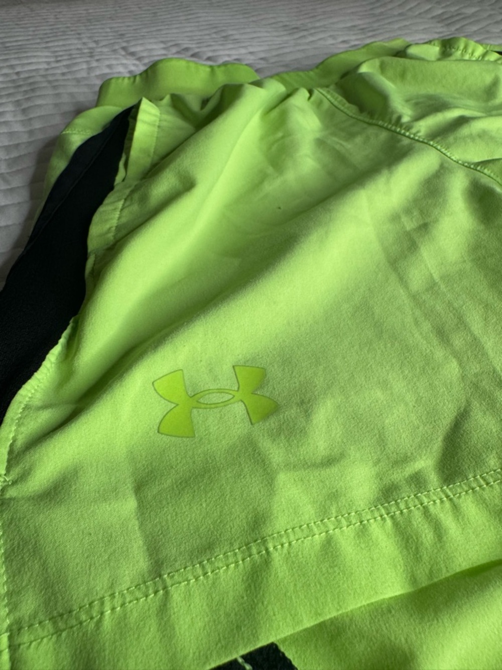 Under Armour Men’s Neon Green Athletic Shorts with Black Panels - Picture 4 of 4